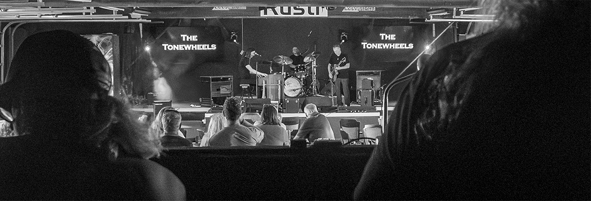 View across the stage and main room at Rüstr